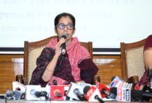 प्रमुख सचिव, कृषि विभाग, श्रीमती शहला निगार एवं संचालक खाद्य एवं आपूर्ति,डॉ फरिहा आलम सिद्दीकी तथा Oil Companies के अधिकारी आज स्थानीय सर्किट हाउस में पत्रकार वार्ता को सम्बोधित करते हुए…..