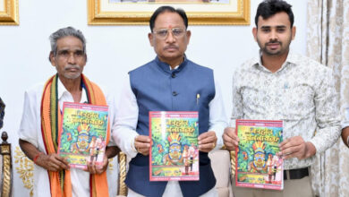 मुख्यमंत्री विष्णुदेव साय ने पद्मश्री जागेश्वर यादव के जीवन पर आधारित पुस्तक “बिरहोर जननायक” का किया विमोचन…. मुख्यमंत्री विष्णुदेव साय ने पद्मश्री जागेश्वर यादव के जीवन पर आधारित पुस्तक “बिरहोर जननायक” का किया विमोचन….