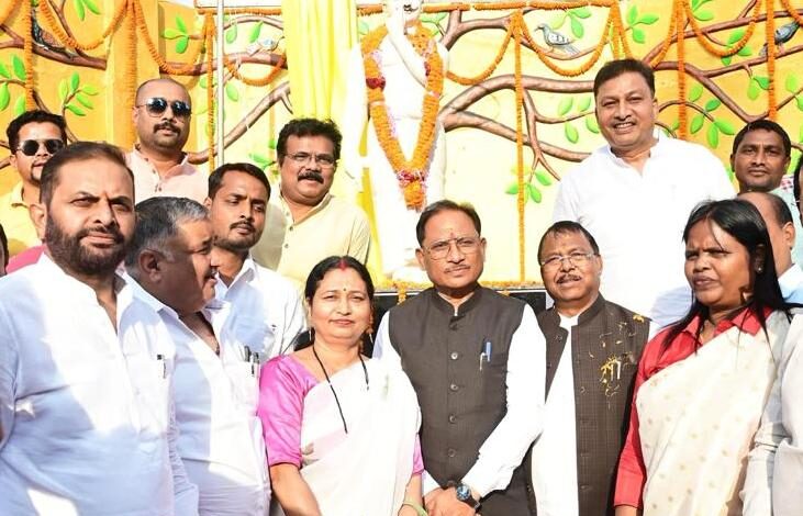 माँ भारती के वीर सपूत चंद्रशेखर आज़ाद को नमन: मुख्यमंत्री विष्णुदेव साय ने अंबिकापुर में प्रतिमा का किया अनावरण…