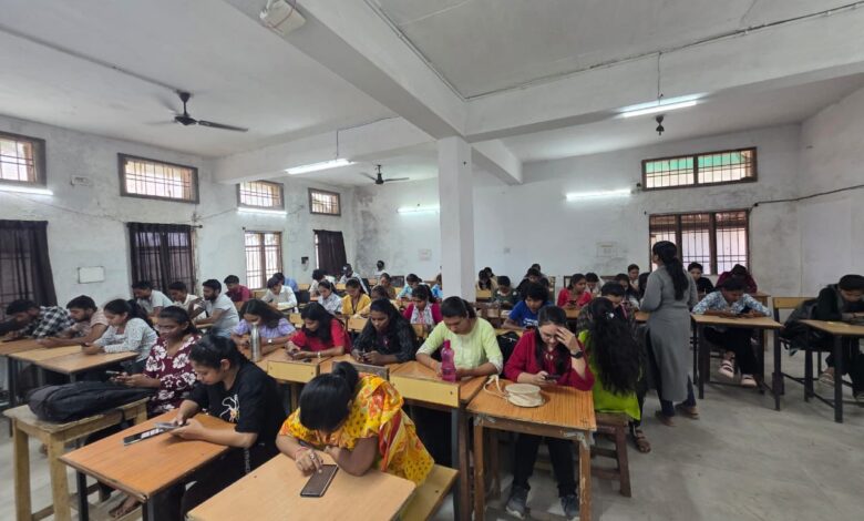धमतरी में AI क्रांति : AI और अत्याधुनिक कौशल से सुसज्जित होंगे युवा, जिला प्रशासन की पहल से खुलेगा अत्याधुनिक तकनीक और स्वरोजगार का मार्ग….. धमतरी में AI क्रांति : AI और अत्याधुनिक कौशल से सुसज्जित होंगे युवा, जिला प्रशासन की पहल से खुलेगा अत्याधुनिक तकनीक और स्वरोजगार का मार्ग…..
