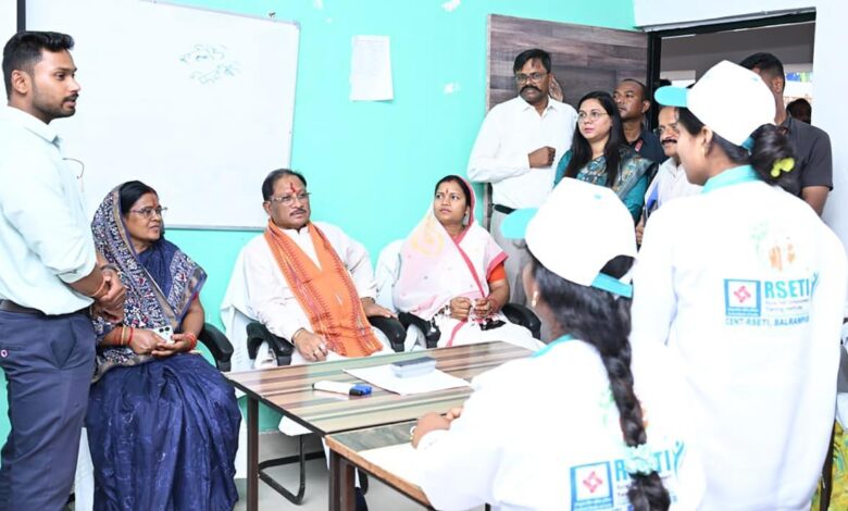 स्वरोजगार की राह पर बढ़ते कदम: मुख्यमंत्री विष्णुदेव साय ने RSETI में देखा ग्रामीण सशक्तिकरण का मॉडल…..