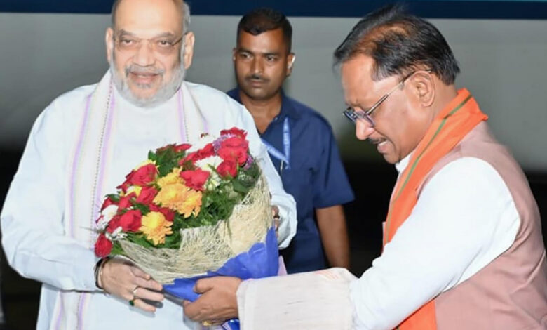 केंद्रीय गृह मंत्री अमित शाह पहुंचे रायपुर: मुख्यमंत्री विष्णुदेव साय ने किया आत्मीय स्वागत…. केंद्रीय गृह मंत्री अमित शाह पहुंचे रायपुर: मुख्यमंत्री विष्णुदेव साय ने किया आत्मीय स्वागत….