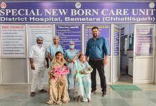 एस.एन.सी.यू. बेमेतरा बना नवजातों के लिए वरदान: 1700+ बच्चों को मिला नया जीवन,, 
1300 ग्राम के जुड़वां प्रीमैच्योर बच्चों का सफल उपचार, 16 दिन में स्वस्थ होकर घर लौटे ।
