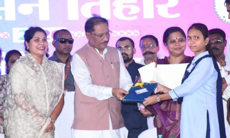 ग्रामीण अंचल की बेटी बनी प्रेरणा: मुख्यमंत्री विष्णुदेव साय ने सराहा उत्कृष्ट प्रदर्शन… ग्रामीण अंचल की बेटी बनी प्रेरणा: मुख्यमंत्री विष्णुदेव साय ने सराहा उत्कृष्ट प्रदर्शन…