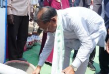 मुख्यमंत्री विष्णु देव साय ने प्रधानमंत्री आवास हितग्राही के गृह प्रवेश में की सहभागिता, मोर गांव मोर पानी अभियान के तहत सोखता पिट निर्माण में किया श्रमदान, जल संरक्षण का दिया संदेश…