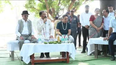 ग्राम कुशहा की चौपाल में मुख्यमंत्री विष्णु देव साय ने सुनी ग्रामीणों की समस्याएं, तेंदू, सतालू, चार और लीची का लिया स्वाद, पेयजल समस्याओं के त्वरित समाधान के दिए निर्दे….. ग्राम कुशहा की चौपाल में मुख्यमंत्री विष्णु देव साय ने सुनी ग्रामीणों की समस्याएं, तेंदू, सतालू, चार और लीची का लिया स्वाद, पेयजल समस्याओं के त्वरित समाधान के दिए निर्दे…..