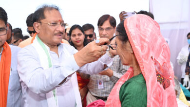 ’मुख्यमंत्री विष्णु देव साय ने हितग्राहियों को अपने हाथों से पहनाया नजर का चश्मा’, ’सुशासन तिहार शिविर में स्वास्थ्य विभाग के स्टॉल का किया निरीक्षण’….. ’मुख्यमंत्री विष्णु देव साय ने हितग्राहियों को अपने हाथों से पहनाया नजर का चश्मा’, ’सुशासन तिहार शिविर में स्वास्थ्य विभाग के स्टॉल का किया निरीक्षण’…..