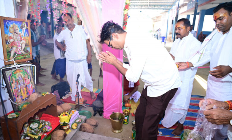 गृह ग्राम बायंग में श्रीरामनाम सप्ताह यज्ञ में शामिल हुए वित्त मंत्री ओ.पी. चौधरी, ’पूजा-अर्चना कर प्रदेशवासियों की सुख-समृद्धि और खुशहाली की कामना की’…..