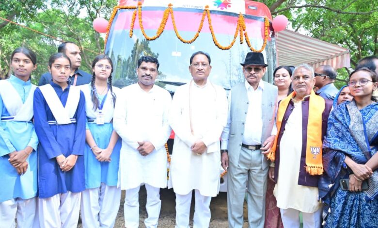 मुख्यमंत्री विष्णु देव साय ने ‘कामयाबी वेन’ को दिखाई हरी झंडी : दूरस्थ गांवों के विद्यार्थियों तक पहुंचेगी डिजिटल शिक्षा की नई रोशनी……