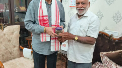 ’छत्तीसगढ़ चाय व्यापारी संघ के उपाध्यक्ष ने की राज्यपाल रमेन डेका से सौजन्य भेंट’….