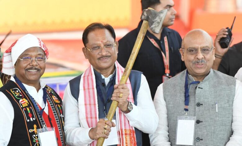 लाल किला मैदान से गूंजा जनजातीय गौरव का स्वर, राष्ट्रीय जनजाति सांस्कृतिक समागम में मुख्यमंत्री विष्णुदेव साय बोले – जनजातीय समाज दुनिया को सिखा सकता है प्रकृति संग विकास….. लाल किला मैदान से गूंजा जनजातीय गौरव का स्वर, राष्ट्रीय जनजाति सांस्कृतिक समागम में मुख्यमंत्री विष्णुदेव साय बोले – जनजातीय समाज दुनिया को सिखा सकता है प्रकृति संग विकास…..