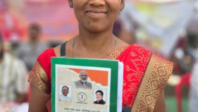 ’सुशासन तिहार में अलमा टोप्पो की वर्षों पुरानी समस्या का हुआ समाधान’, ’जनसमस्या निवारण शिविर में हाथों-हाथ मिला राशन कार्ड, परिवार को मिलेगा खाद्यान्न सुरक्षा का लाभ’…..