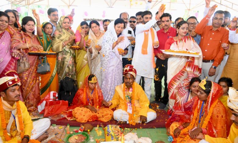 ’मुख्यमंत्री कन्या विवाह योजना: प्रदेशभर में 2300 से अधिक जोड़े बंधे परिणय सूत्र में’, ’महिला एवं बाल विकास मंत्री लक्ष्मी राजवाड़े ने सूरजपुर से दिया महिला सशक्तिकरण का संदेश’…..