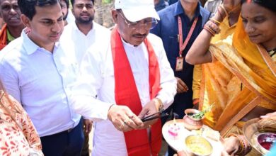 एक ग्रामीण का न्योता, मुख्यमंत्री का अपनापन – प्रधानमंत्री आवास से साकार हुआ सपना, मुख्यमंत्री ने कराया गृह प्रवेश…..