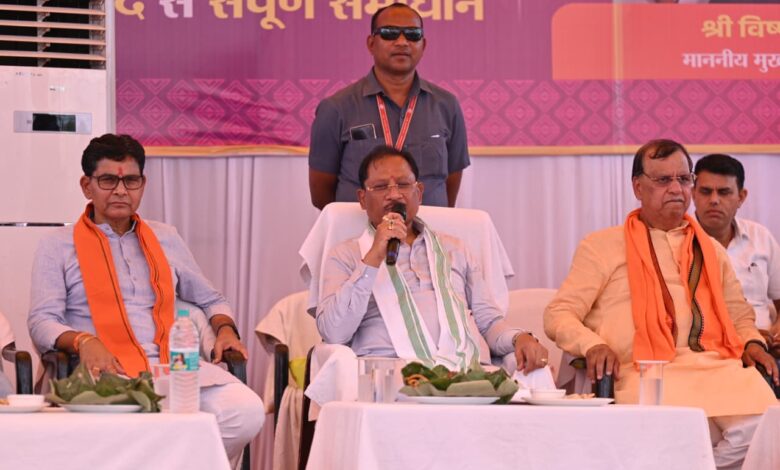 करहीबाजार समाधान शिविर में मुख्यमंत्री विष्णु देव साय ने दी विकास कार्यों की सौगात, विभिन्न योजनाओं के हितग्राहियों से किया संवाद…..