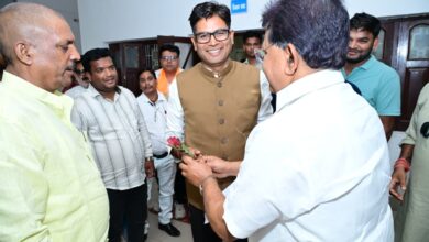 जशपुर सर्किट हाउस में वित्त मंत्री ओपी चौधरी से जनप्रतिनिधियों और क्षेत्रवासियों ने की आत्मीय मुलाकात, स्थानीय विकास, जनसुविधाओं के विस्तार और क्षेत्रीय मुद्दों पर हुई सकारात्मक चर्चा….