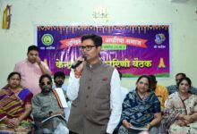 बोर्ड टॉपर संध्या नायक का प्रशस्ति पत्र प्रदान कर किया सम्मानित, अघरिया समाज के कार्यक्रम में शामिल हुए वित्त मंत्री ओपी चौधरी…. बोर्ड टॉपर संध्या नायक का प्रशस्ति पत्र प्रदान कर किया सम्मानित, अघरिया समाज के कार्यक्रम में शामिल हुए वित्त मंत्री ओपी चौधरी….