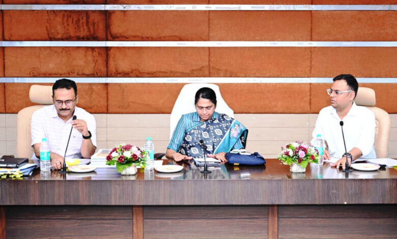 नगरीय प्रशासन विभाग की नई सचिव शंगीता आर. पहुंची इंद्रावती भवन, विभागीय संचालनालय एवं सूडा कार्यालय का किया भ्रमण, अधिकारियों से वन-टू-वन चर्चा कर योजनाओं की प्रगति की जानकारी ली….