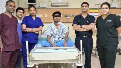 10 साल से खाँसी में खून की समस्या झेल रहे युवक को अम्बेडकर अस्पताल में मिली नई जिंदगी, इमरजेंसी में सफल लोबेक्टॉमी सर्जरी, फेफड़े का संक्रमित हिस्सा काटकर निकाला, बीमारी से दी राहत…. 10 साल से खाँसी में खून की समस्या झेल रहे युवक को अम्बेडकर अस्पताल में मिली नई जिंदगी, इमरजेंसी में सफल लोबेक्टॉमी सर्जरी, फेफड़े का संक्रमित हिस्सा काटकर निकाला, बीमारी से दी राहत….