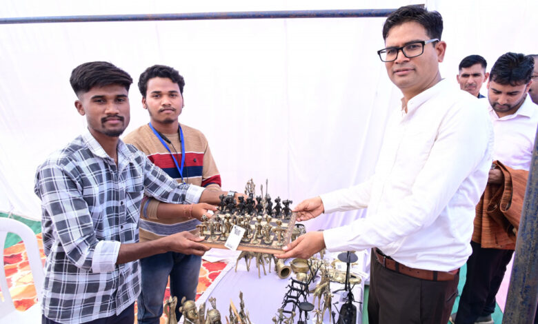 इनोवेशन महाकुंभ 1.0 में वित्त मंत्री ओपी चौधरी ने किया स्टॉल्स का निरीक्षण, युवाओं को दिया नवाचार का संदेश….