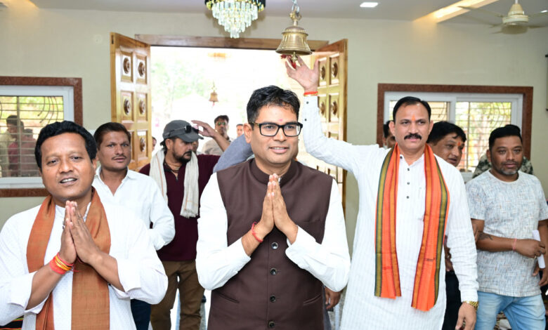 रायगढ़ के राधा कृष्ण मंदिर में वित्त मंत्री ओपी चौधरी एवं स्वास्थ्य मंत्री श्याम बिहारी जायसवाल ने की पूजा-अर्चना…. रायगढ़ के राधा कृष्ण मंदिर में वित्त मंत्री ओपी चौधरी एवं स्वास्थ्य मंत्री श्याम बिहारी जायसवाल ने की पूजा-अर्चना….
