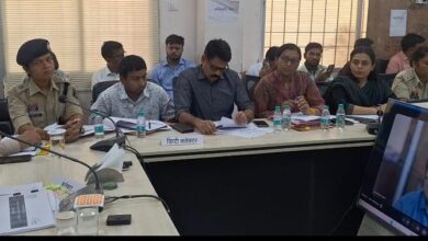 सारंगढ़-बिलाईगढ़ में विकास कार्यों की समीक्षा, प्रभारी सचिव हिमशिखर गुप्ता ने वीसी के जरिए परखी जमीनी हकीकत…