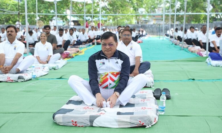योग से शारीरिक व मानसिक विकास होता है, इसे जीवन में अपनाएं – मंत्री लखनलाल देवांगन…..
