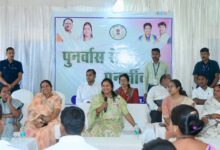 हिंसा से विकास की ओर : आत्मसमर्पित महिलाओं के बीच पहुंचीं मंत्री लक्ष्मी राजवाड़े, पुनर्वास नीति को बताया नई जिंदगी की राह….