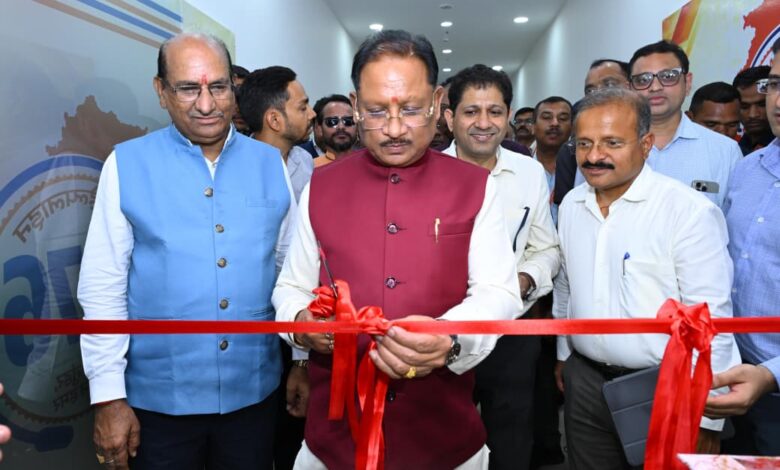 मुख्यमंत्री विष्णुदेव साय ने किया मुख्यमंत्री हेल्पलाइन एवं शिकायत प्रबंधन प्रणाली का अवलोकन….. मुख्यमंत्री विष्णुदेव साय ने किया मुख्यमंत्री हेल्पलाइन एवं शिकायत प्रबंधन प्रणाली का अवलोकन…..