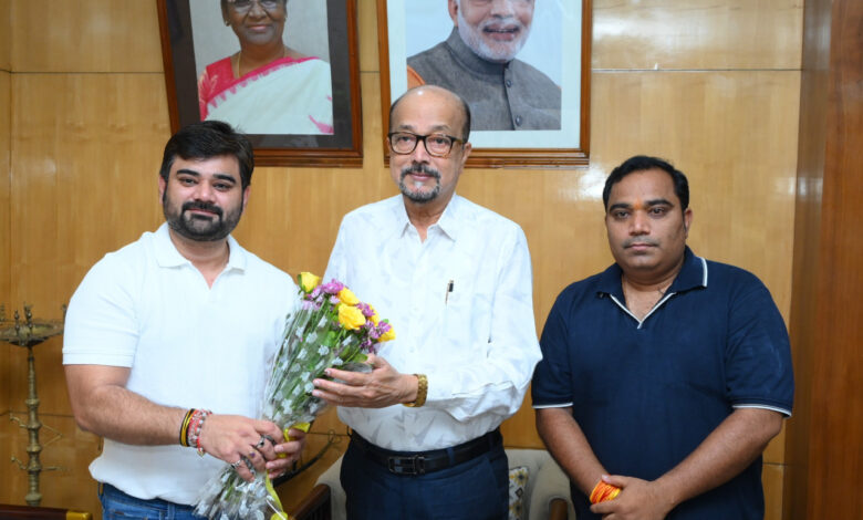 राज्यपाल रमेन डेका से छत्तीसगढ़ कायाकिंग-कैनोइंग एसोसिएशन के पदाधिकारियों ने भेंट की….. राज्यपाल रमेन डेका से छत्तीसगढ़ कायाकिंग-कैनोइंग एसोसिएशन के पदाधिकारियों ने भेंट की…..