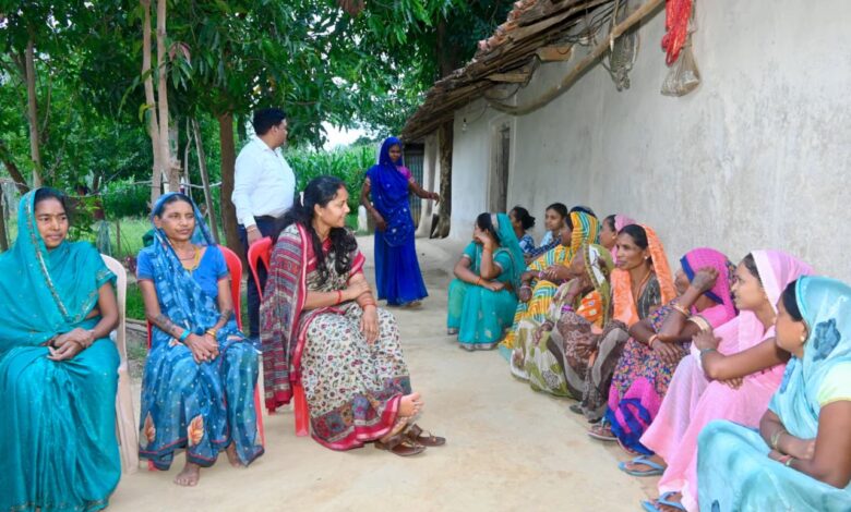 मंत्री लक्ष्मी राजवाड़े ने किया जनसंपर्क, ग्रामीणों की समस्याओं के त्वरित समाधान के दिए निर्देश…..