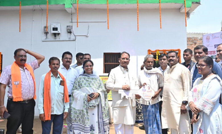 कच्चे घर की चिंता से मिली मुक्ति, अब चैन की नींद सोएगा चमन लाल का परिवार, मुख्यमंत्री विष्णु देव साय ने कराया गृह प्रवेश…..