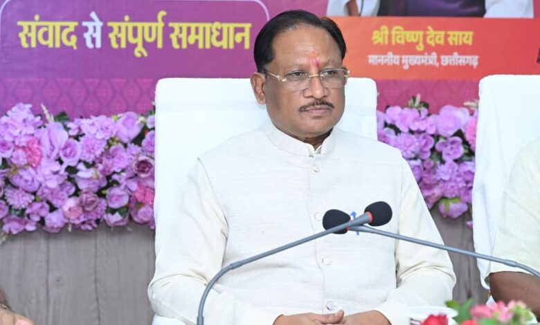 शासकीय योजनाओं का लाभ हर पात्र परिवार तक पहुंचे, प्रशासन संवेदनशीलता और जवाबदेही के साथ करे कार्य : मुख्यमंत्री विष्णुदेव साय…..