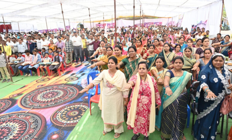 सुशासन तिहार के शिविरों में मिल रहा समस्याओं का त्वरित समाधान, योजनाओं का लाभ पहुंच रहा अंतिम व्यक्ति तक….. सुशासन तिहार के शिविरों में मिल रहा समस्याओं का त्वरित समाधान, योजनाओं का लाभ पहुंच रहा अंतिम व्यक्ति तक…..