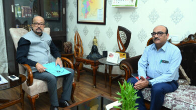 ’राज्यपाल रमेन डेका से मुख्य सचिव विकास शील ने सौजन्य भेंट की’…..