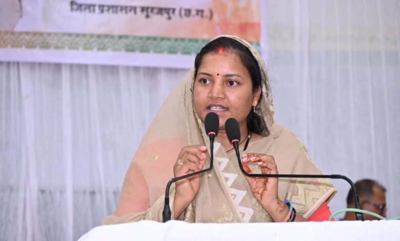 प्रधानमंत्री के सुशासन की संकल्पना को साकार करने के लिए प्रतिबद्धता के साथ काम कर रही हैं हमारी सरकार- मंत्री लक्ष्मी राजवाड़े….