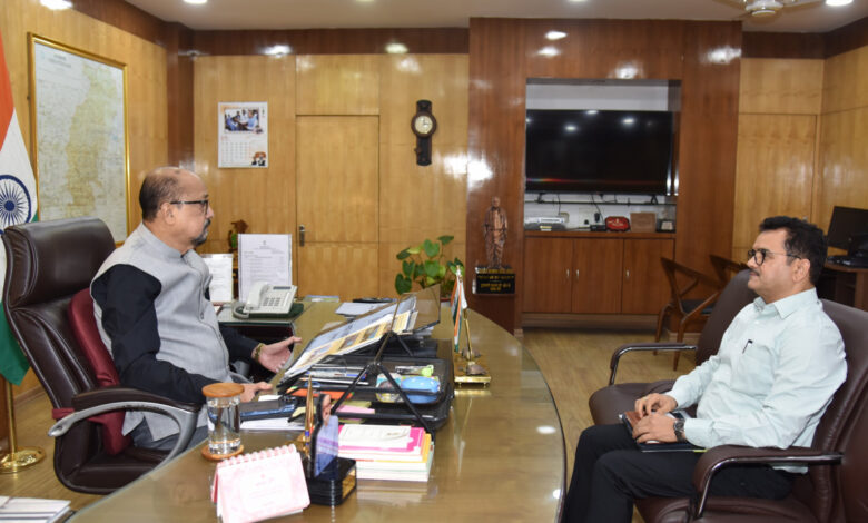 ’राज्यपाल रमेन डेका ने रेत के वैज्ञानिक एवं व्यवस्थित खनन पर दिया जोर’……