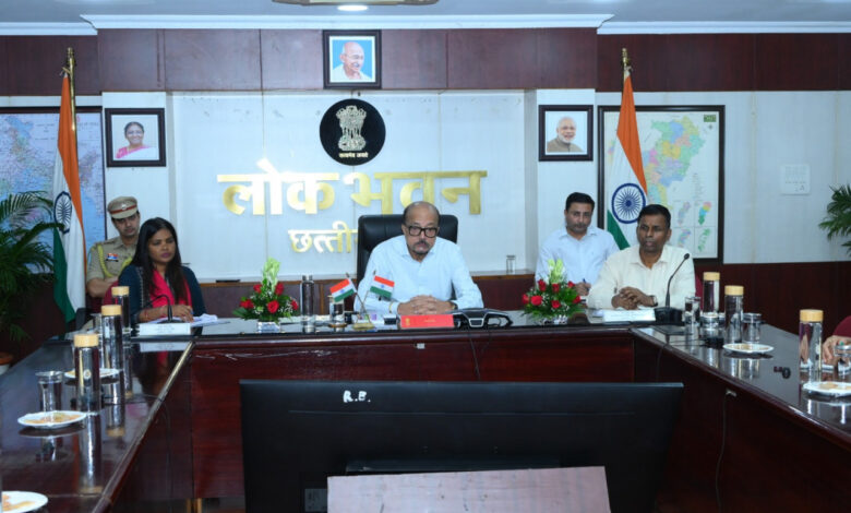 राज्यपाल रमेन डेका ने सक्ती जिले के अधिकारियों से की चर्चा, जल संरक्षण, हरियाली और लखपति दीदीयों के नवाचार आधारित गतिविधियों पर दिया विशेष जोर…..