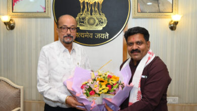 राज्यपाल रमेन डेका से उप मुख्यमंत्री विजय शर्मा ने सौजन्य भेंट की… राज्यपाल रमेन डेका से उप मुख्यमंत्री विजय शर्मा ने सौजन्य भेंट की…