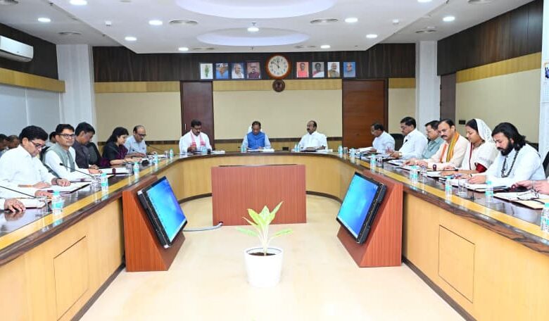 मुख्यमंत्री विष्णु देव साय की कैबिनेट ने लिए अहम फैसले, विकास और जनकल्याण को मिली नई दिशा…. मुख्यमंत्री विष्णु देव साय की कैबिनेट ने लिए अहम फैसले, विकास और जनकल्याण को मिली नई दिशा….