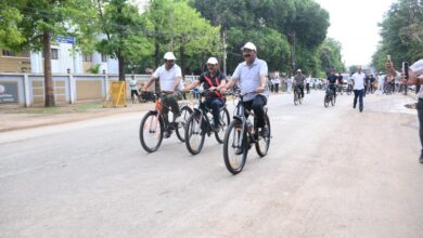 उप मुख्यमंत्री अरुण साव ने सायकल चलाकर फिट रहने और पर्यावरण संरक्षण का दिया संदेश…. उप मुख्यमंत्री अरुण साव ने सायकल चलाकर फिट रहने और पर्यावरण संरक्षण का दिया संदेश….