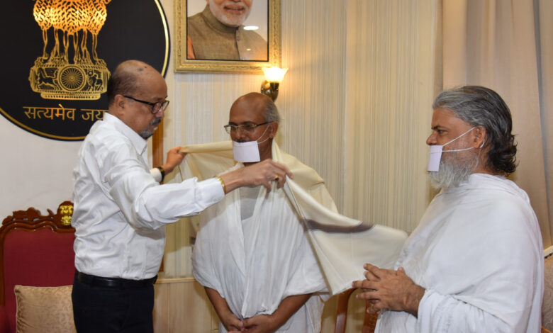 राज्यपाल रमेन डेका से सर्वाेदय शांति पदयात्रा के संतों ने की सौजन्य भेंट…. राज्यपाल रमेन डेका से सर्वाेदय शांति पदयात्रा के संतों ने की सौजन्य भेंट….