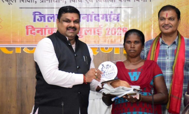 वीबी-जीरामजी योजना से दिव्यांगजनों को मिला सम्मान और रोजगार, 125 दिनों का रोजगार, 300 रुपये प्रतिदिन मजदूरी और मेट की जिम्मेदारी से बढ़ा आत्मविश्वास….. वीबी-जीरामजी योजना से दिव्यांगजनों को मिला सम्मान और रोजगार, 125 दिनों का रोजगार, 300 रुपये प्रतिदिन मजदूरी और मेट की जिम्मेदारी से बढ़ा आत्मविश्वास…..