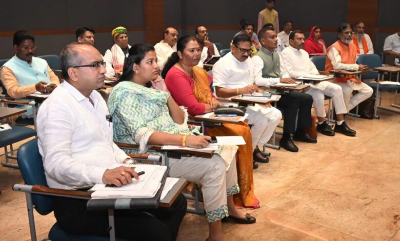 संसदीय संकुल विकास परियोजना पर नई दिल्ली में अहम बैठक, पत्थलगांव विधायक गोमती साय ने बैठक में रखे क्षेत्रीय विकास के मुद्दे… संसदीय संकुल विकास परियोजना पर नई दिल्ली में अहम बैठक, पत्थलगांव विधायक गोमती साय ने बैठक में रखे क्षेत्रीय विकास के मुद्दे…