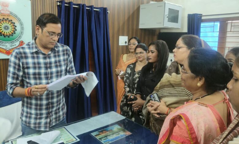 भाजपा की पहाड़ी कोरवा महिला कार्यकर्ता पर अभद्र टिप्पणी से मचा बवाल…..महिला मोर्चा थाने में पहुंच कर की कार्रवाई की मांग….. भाजपा की पहाड़ी कोरवा महिला कार्यकर्ता पर अभद्र टिप्पणी से मचा बवाल…..महिला मोर्चा थाने में पहुंच कर की कार्रवाई की मांग…..